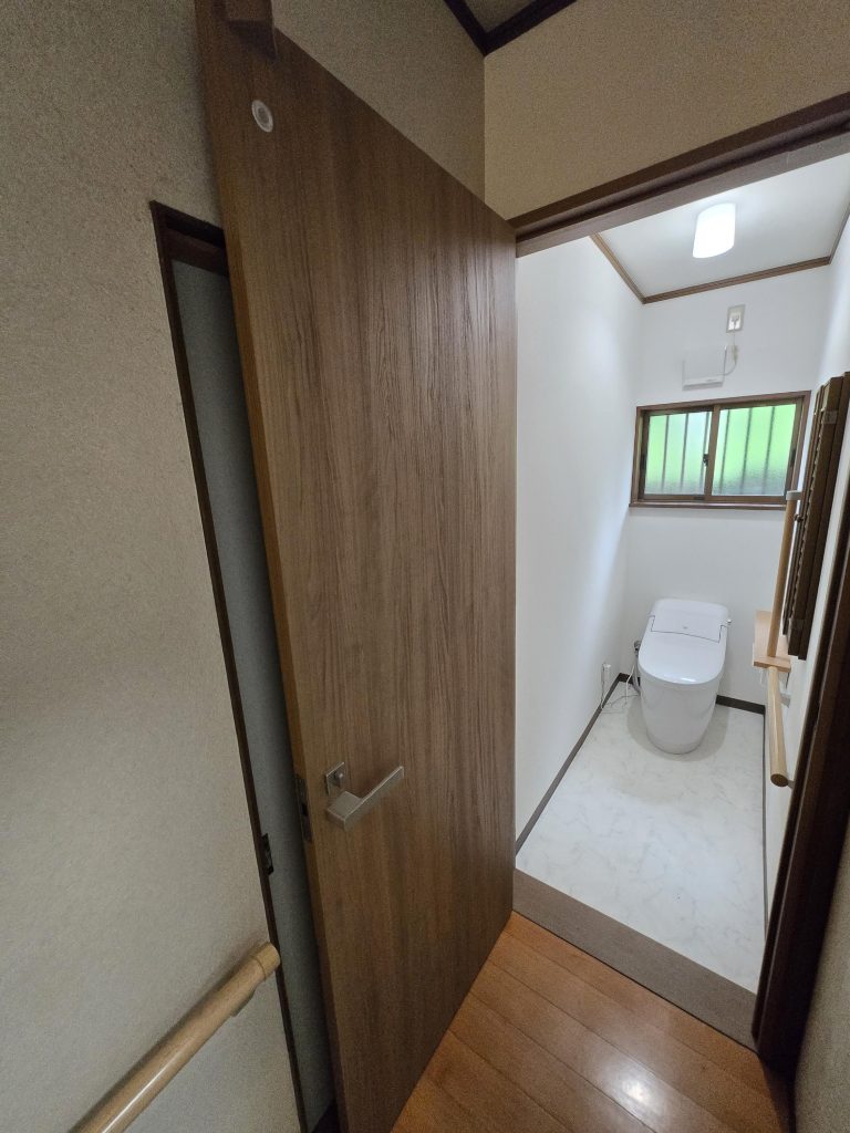 渋川市　１Fトイレ工事〈LIXIL　プレアスLS　4グレード〉