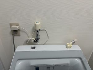 渋川市　脱室工事〈LIXIL　洗面台　ピアラ　W750　3面鏡　フルスライドタイプ〉