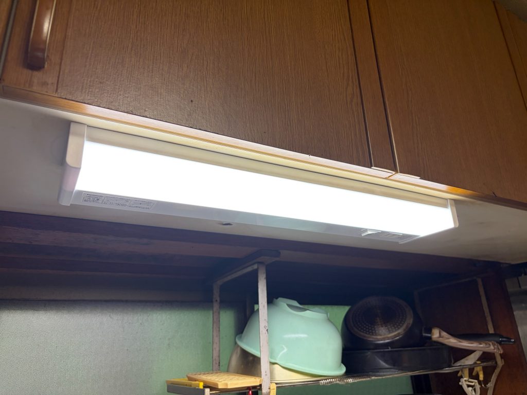渋川市　キッチン手元灯工事〈Panasonic　手元灯　LGB52096LE1〉